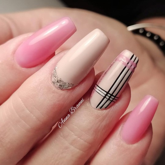 Semi-permanent nail polish color: Chic SEMI-PERMANENT NAIL POLISH - 210 Nailfor €7.99 2