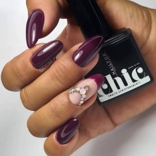 Semipermanente smalto colore per unghie: CHIC SMALTO SEMIPERMANENTE - 235 Nailfor 7,99 € 2