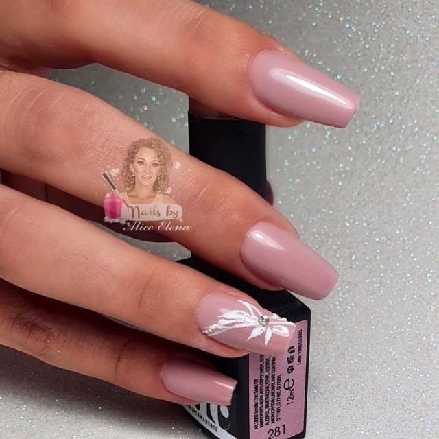 Semi-permanent nail polish color: Chic SEMI-PERMANENT NAIL POLISH - 281 Nailfor €7.99