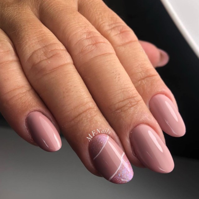 Semi-permanent nail polish color: Chic SEMI-PERMANENT NAIL POLISH - 281 Nailfor €7.99