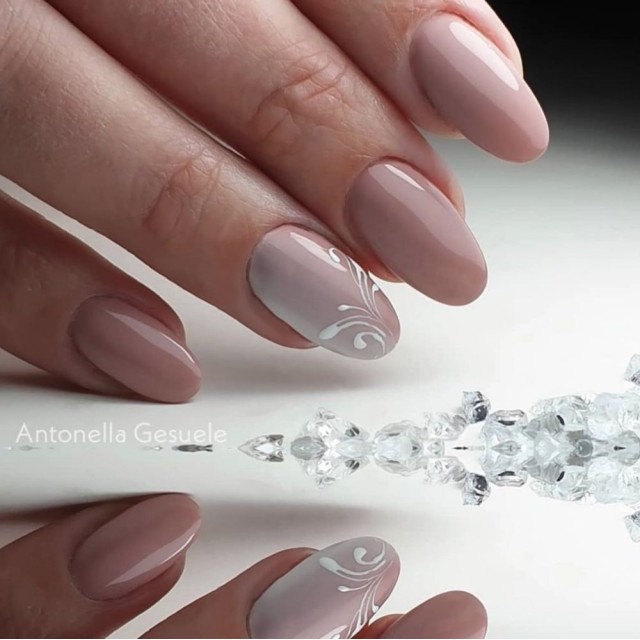 Semi-permanent nail polish color: Chic SEMI-PERMANENT NAIL POLISH - 281 Nailfor €7.99