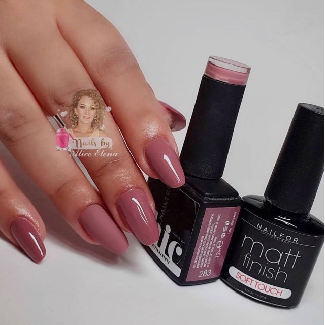 Semi-permanent nail polish color: Chic SEMI-PERMANENT NAIL POLISH - 283 Nailfor €7.99