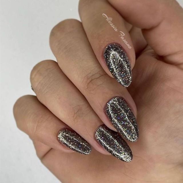 Semi-permanent nail polish color: Chic SEMI-PERMANENT NAIL POLISH - 286 Nailfor €7.99