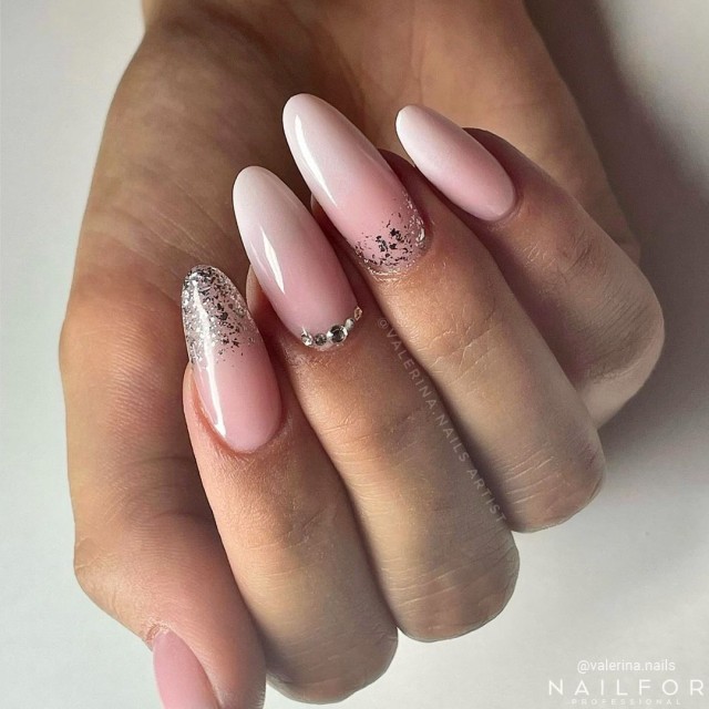Semipermanente smalto colore per unghie: CHIC SMALTO SEMIPERMANENTE - 311 Nailfor 7,99 €