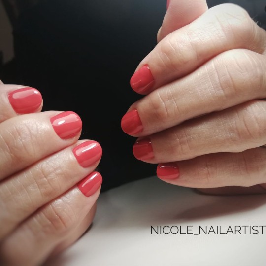 Semipermanente smalto colore per unghie: CHIC SMALTO SEMIPERMANENTE - 319 Nailfor 7,99 € 2