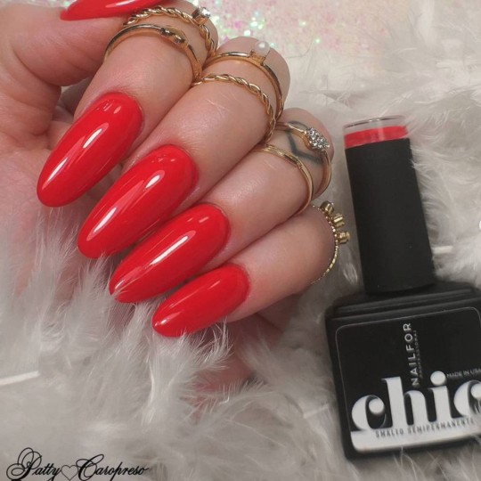 Vernis à ongles semi-permanent couleur : Chic SEMI-PERMANENT NAIL POLISH - 322 Fluo Nailfor 7,99 € 2