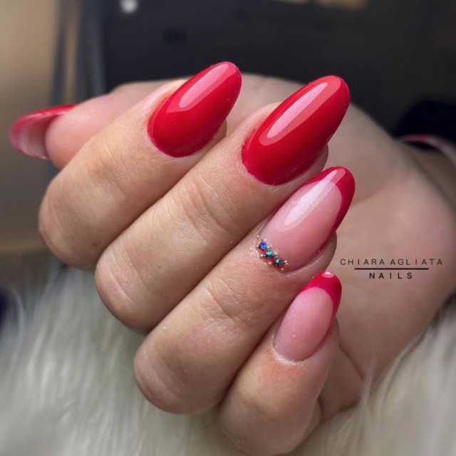 Semi-permanent nail polish color: Chic SEMI-PERMANENT NAIL POLISH - 325 Nailfor €7.99