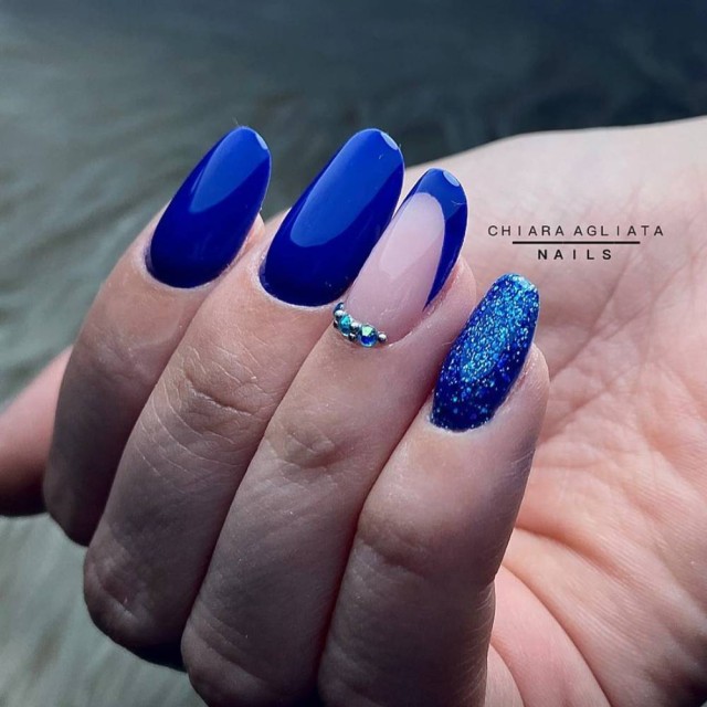 Semi-permanent nail polish color: Chic SEMI-PERMANENT NAIL POLISH - 356 Nailfor €7.99