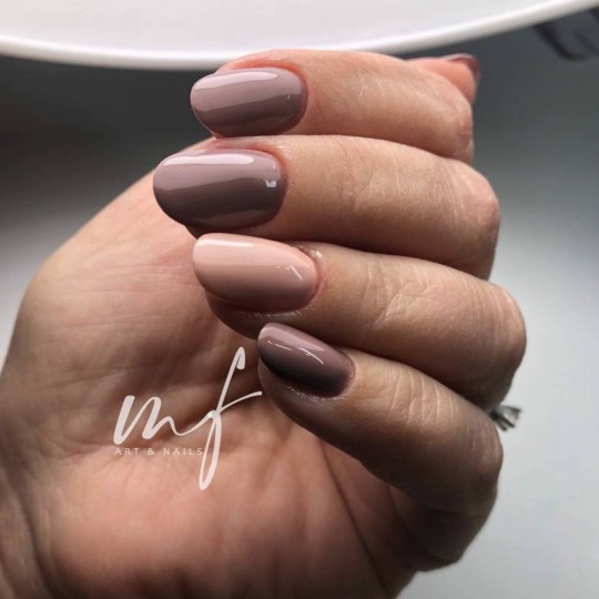 Semipermanente smalto colore per unghie: CHIC SMALTO SEMIPERMANENTE - 359 Nailfor 7,99 € 2