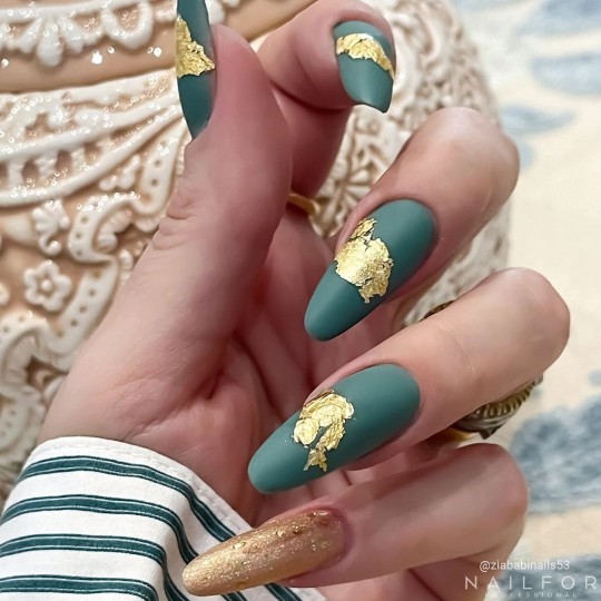 Semi-permanent nail polish color: Chic SEMI-PERMANENT NAIL POLISH - 360 Nailfor €7.99 2