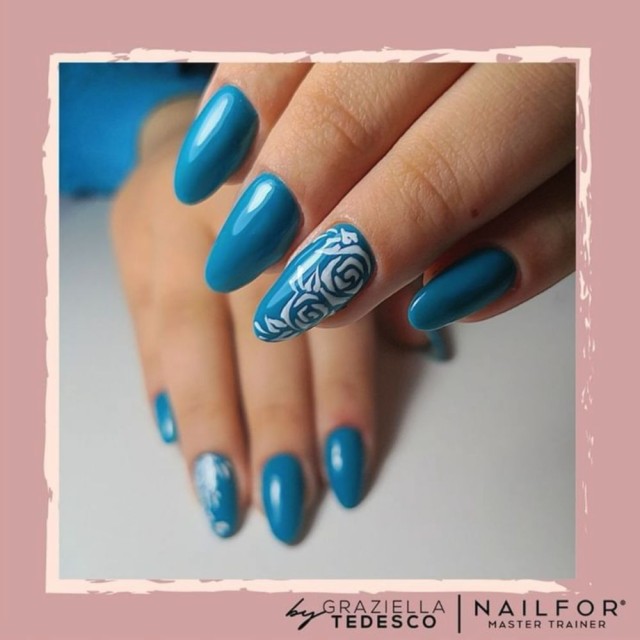 Semi-permanent nail polish color: Chic SEMI-PERMANENT NAIL POLISH - 367 Nailfor €7.99