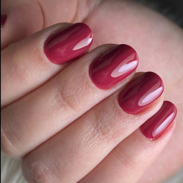 Semi-permanent nail polish color: Chic SEMI-PERMANENT NAIL POLISH - 400 Nailfor €7.99