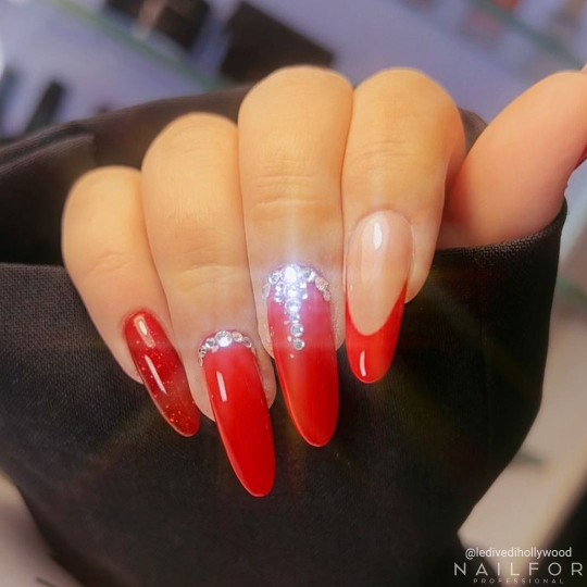 Vernis à ongles semi-permanent couleur : Chic SEMI-PERMANENT NAIL POLISH - 427 Nailfor 7,99 € 2