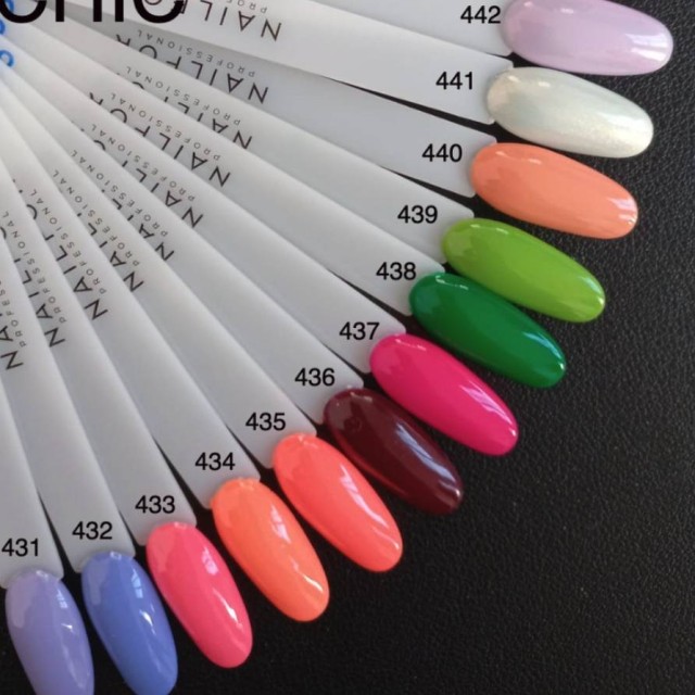 Vernis à ongles semi-permanent couleur : Chic SEMI-PERMANENT NAIL POLISH - 439 AVOCADO Nailfor 7,99 €