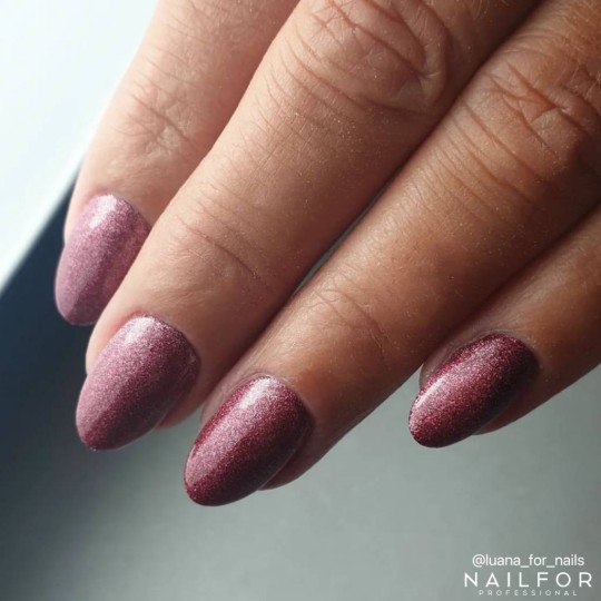 Semipermanente smalto colore per unghie: CHIC SMALTO SEMIPERMANENTE - 451 Nailfor 7,99 € 2