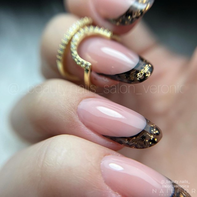 Semi-permanent nail polish color: Chic SEMI-PERMANENT NAIL POLISH - 467N Hazelnut Nailfor €7.99