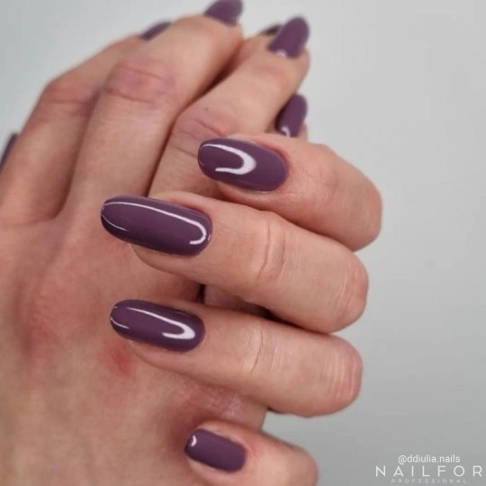 Vernis à ongles semi-permanent couleur : Chic SEMI-PERMANENT NAIL POLISH - 485 Nailfor 7,99 € 2